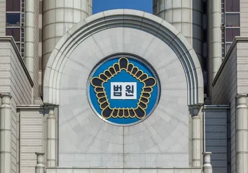 맨홀에서 산재 사고 당한 근로자…法 “사측, 치료비·위자료 배상” 판결